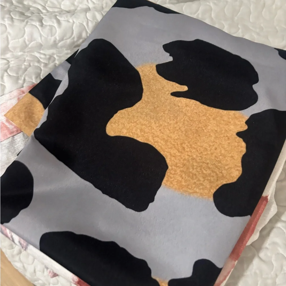 Abstract Black and Gold Scarf